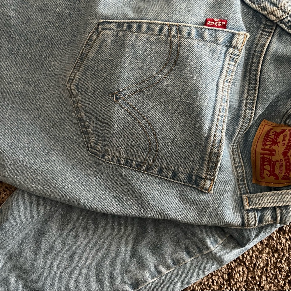 Levi’s mom jeans